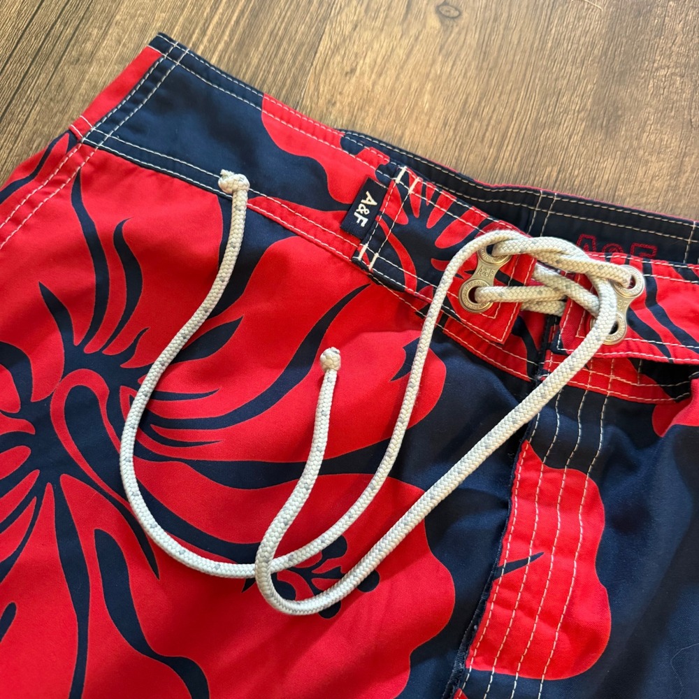 Abercrombie Board Shorts Mens 36 Navy Red Hibiscus Floral Cargo Swim Trunks Surf - Picture 4 of 12